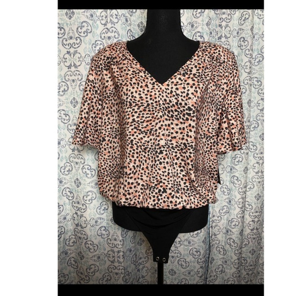 Express NWT Pink Leopard Print Bodysuit, Short Flutter Sleeves Size Large